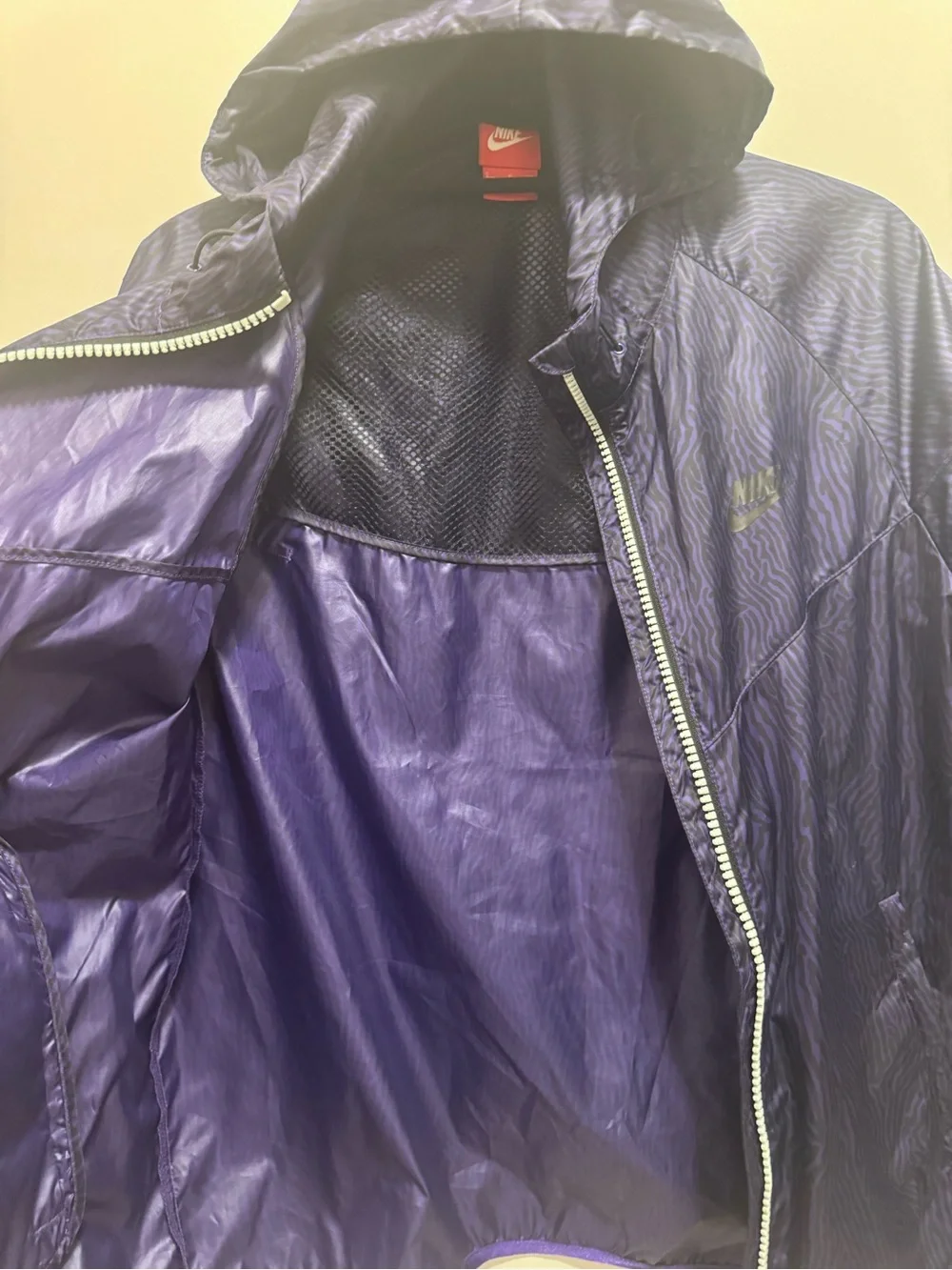 Nike Adult Small Purple Lightweight Hooded Windbreaker Jacket – Small